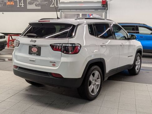 Certified 2022 Jeep Compass Latitude w/ Sun and Sound Group FWD image 3