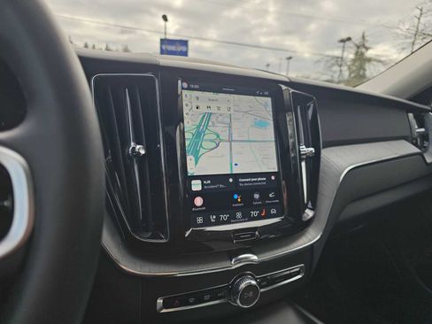 Certified 2025 Volvo XC60 B5 Plus AWD/4WD image 28