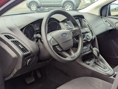 Used 2018 Ford Focus SEL FWD image 9