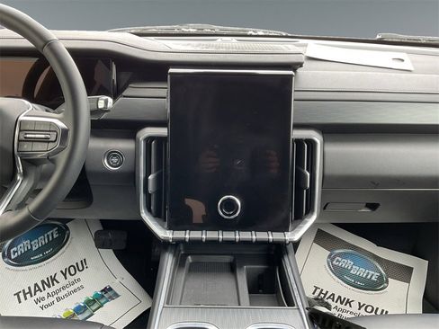 Used 2024 GMC Acadia Elevation image 9