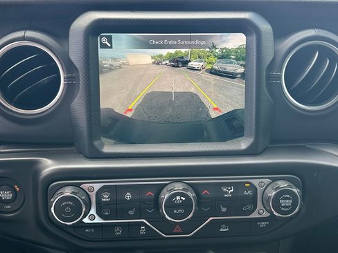 Used 2021 Jeep Gladiator Overland w/ Popular Equipment Package AWD/4WD image 30