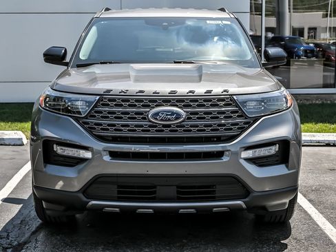 Used 2023 Ford Explorer XLT w/ Equipment Group 202A AWD/4WD image 4