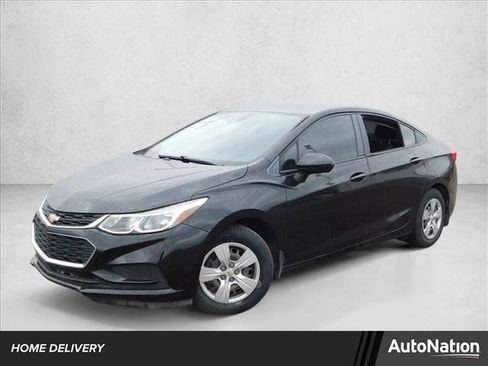Used 2017 Chevrolet Cruze LS image 1
