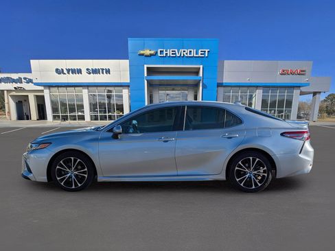 Used 2019 Toyota Camry LE image 14