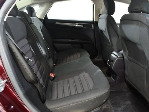 Used 2017 Ford Fusion SE image 19