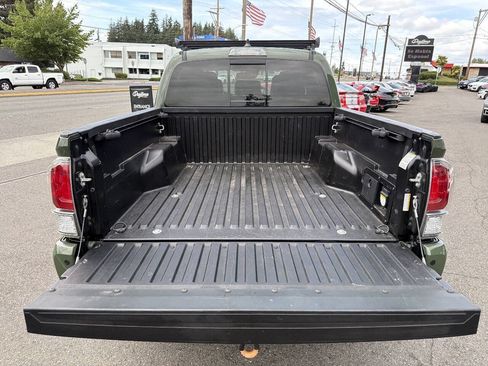 Used 2021 Toyota Tacoma TRD Off-Road w/ TRD Premium Off Road Package AWD/4WD image 9