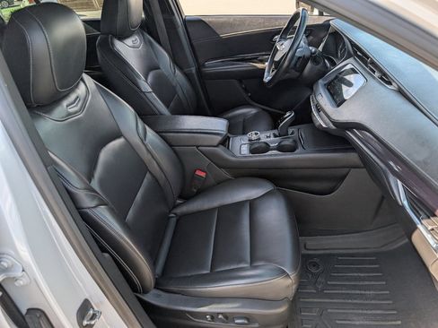 Used 2021 Cadillac XT4 Luxury w/ Cold Weather Package image 8