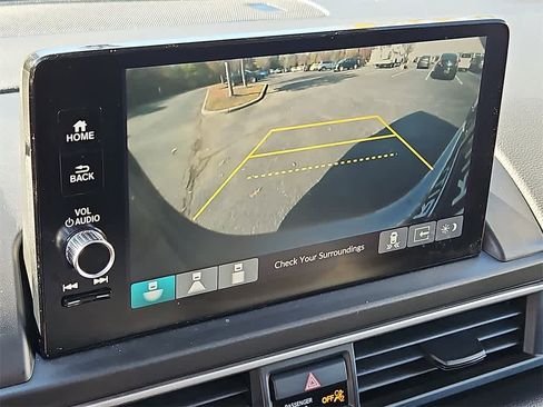 Certified 2025 Honda Pilot Touring image 16