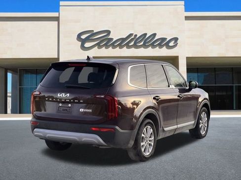 Used 2022 Kia Telluride LX image 3