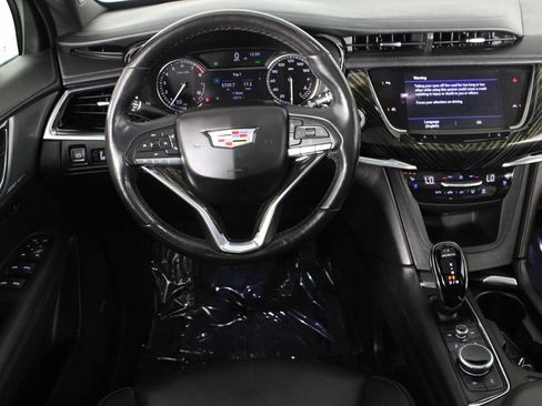 Used 2023 Cadillac XT6 Premium Luxury FWD image 6
