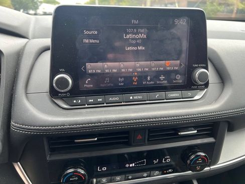 Used 2024 Nissan Rogue SV FWD image 4