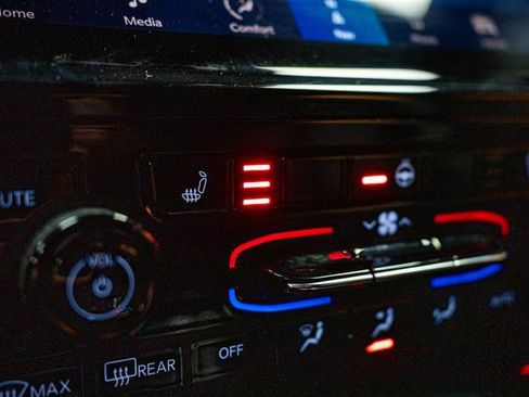 Used 2023 Jeep Grand Cherokee L Limited image 24