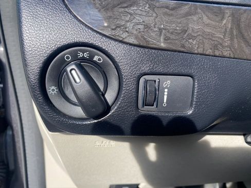 Used 2018 Dodge Grand Caravan SE w/ UConnect Hands-Free Group FWD image 18