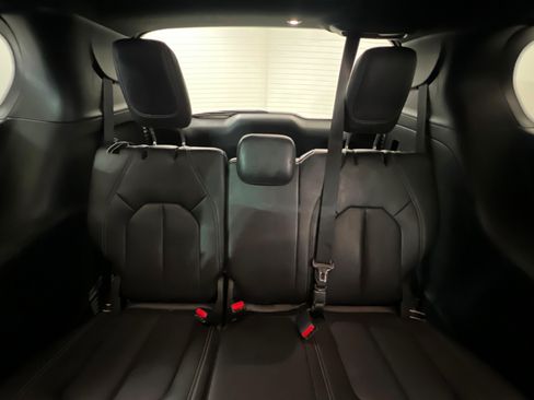 Certified 2026 Chrysler Pacifica Select FWD image 22