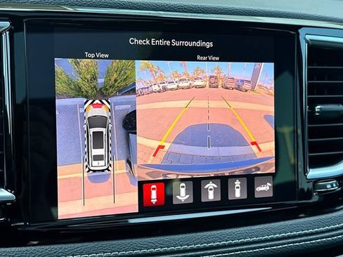 Used 2024 Chrysler Pacifica Premium FWD image 19