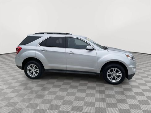 Used 2017 Chevrolet Equinox LT FWD image 3