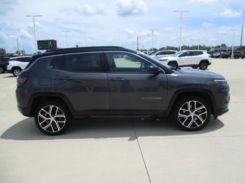 Used 2024 Jeep Compass Limited w/ Elite Group AWD/4WD image 8
