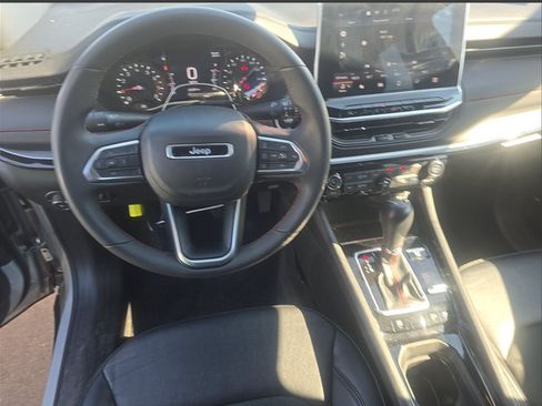 Used 2025 Jeep Compass Trailhawk AWD/4WD image 11