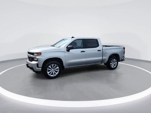 Used 2020 Chevrolet Silverado 1500 Custom w/ Custom Value Package AWD/4WD image 4