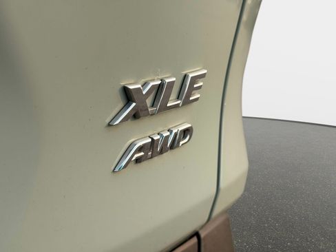 Used 2019 Toyota RAV4 XLE w/ Convenience Package AWD/4WD image 9
