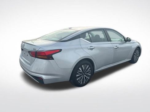 Used 2023 Nissan Altima 2.5 SV FWD image 5