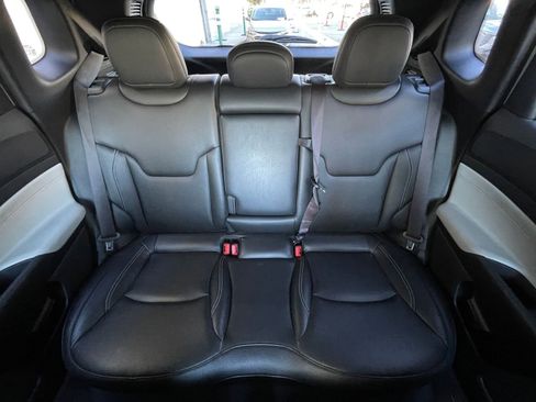 Used 2025 Jeep Compass Limited image 38