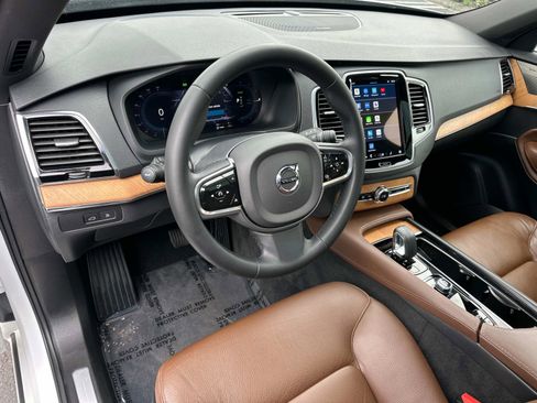 Certified 2023 Volvo XC90 T8 Plus image 9