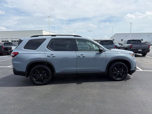 Used 2025 Honda Pilot Black Edition image 9