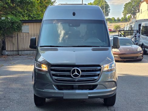 Used 2019 Mercedes-Benz Sprinter 2500 image 9