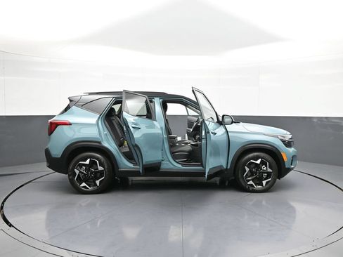 Certified 2025 Kia Seltos S AWD/4WD image 41