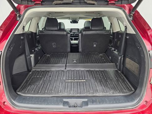 Used 2021 Toyota Highlander XLE image 7