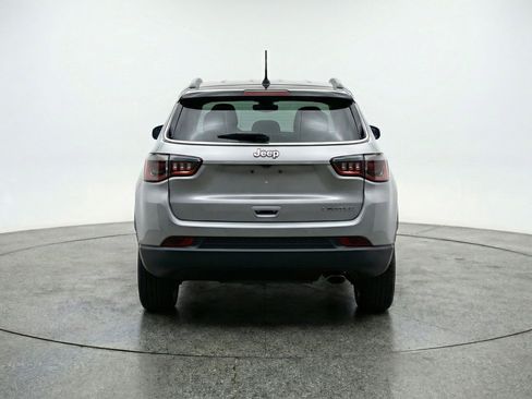 Used 2025 Jeep Compass Limited image 7