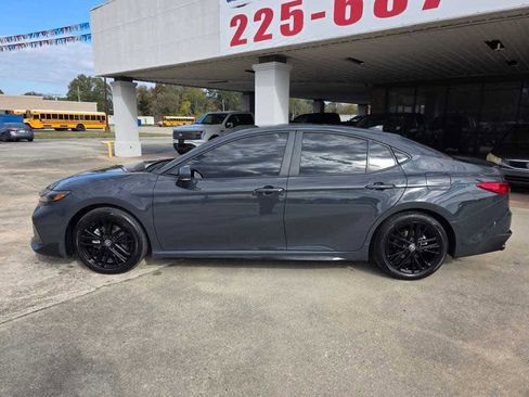 Used 2025 Toyota Camry SE image 2