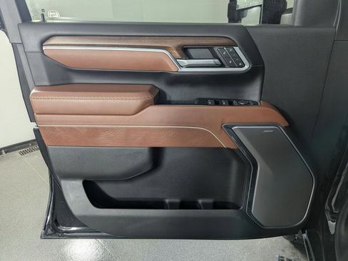Used 2025 GMC Sierra 2500 Denali Ultimate image 10