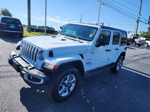 Used 2022 Jeep Wrangler Unlimited Sahara image 4
