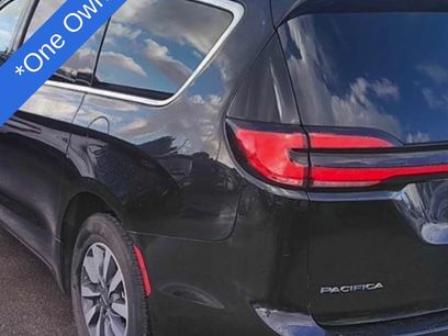 Used 2024 Chrysler Pacifica Limited