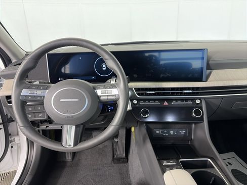 Used 2025 Hyundai Sonata Limited image 3
