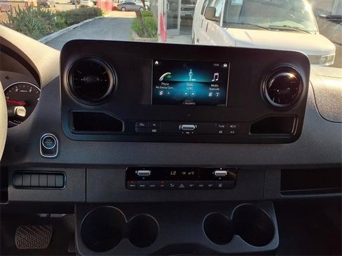 Used 2024 Mercedes-Benz Sprinter 2500 image 16