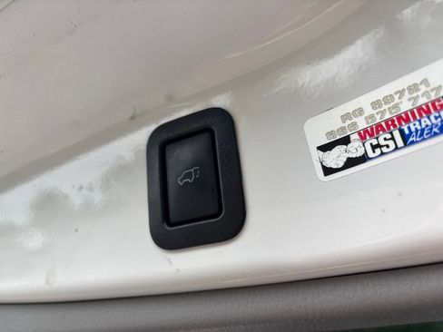 Used 2018 Toyota Highlander Plus AWD/4WD image 15