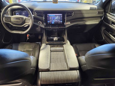 Used 2023 Jeep Wagoneer L Series II RWD image 11