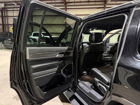 Used 2022 Jeep Wagoneer Series II AWD/4WD image 16