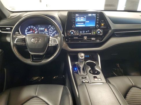 Used 2022 Toyota Highlander XSE image 10
