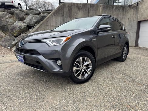 Used 2017 Toyota RAV4 XLE w/ Carpet Mat Package image 1