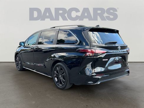 Used 2022 Toyota Sienna XSE image 4