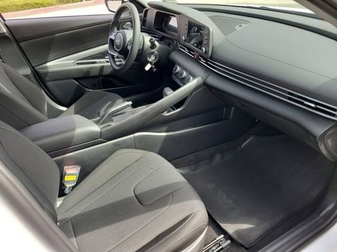 New 2026 Hyundai Elantra SE FWD image 19