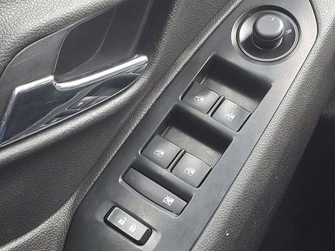 Used 2021 Chevrolet Trax LT w/ LT Convenience Package image 27