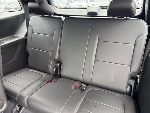 Used 2022 Chevrolet Traverse LT FWD image 30