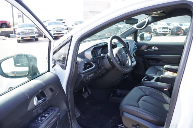 New 2026 Chrysler Pacifica Select w/ S Appearance Package AWD/4WD image 11