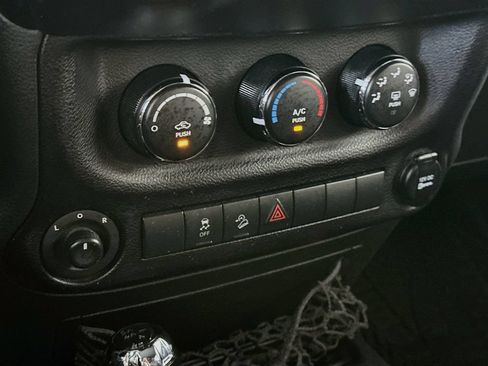Used 2015 Jeep Wrangler Unlimited Sport w/ Quick Order Package 24S AWD/4WD image 18