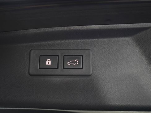 Used 2022 Subaru Outback Touring AWD/4WD image 11